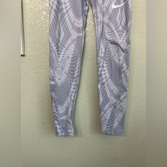 Nike Pro High Rise Gray Legging with White Designs Size Extra Small - Picture 3 of 12